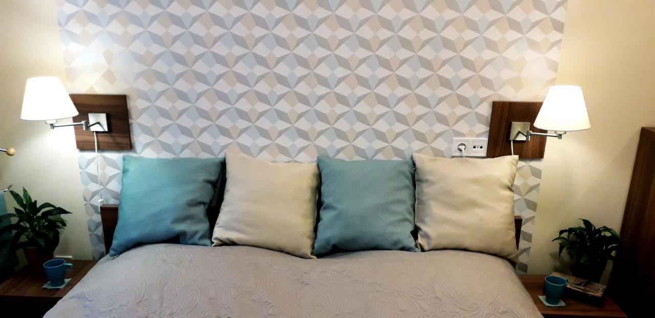 Diána Apartmanház Keszthely Esterno foto