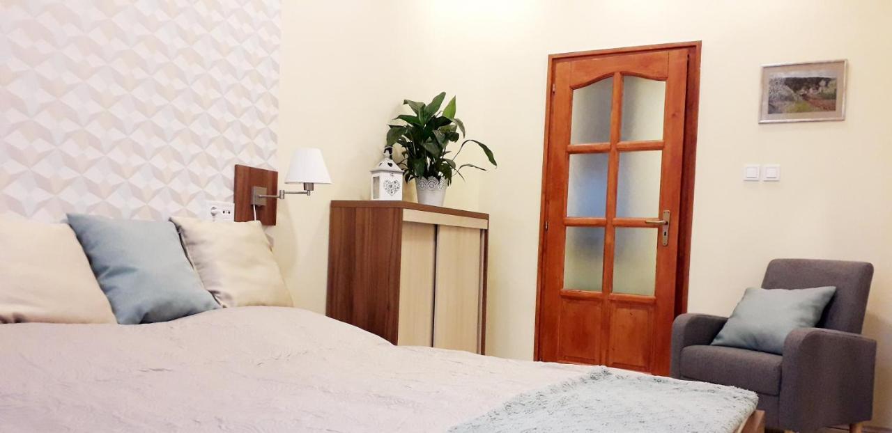 Diána Apartmanház Keszthely Esterno foto