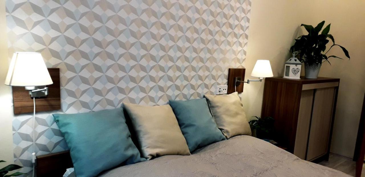Diána Apartmanház Keszthely Esterno foto
