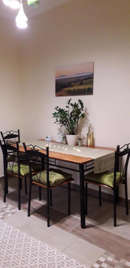 Diána Apartmanház Keszthely Esterno foto
