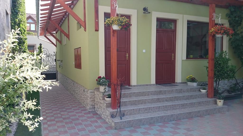 Diána Apartmanház Keszthely Esterno foto