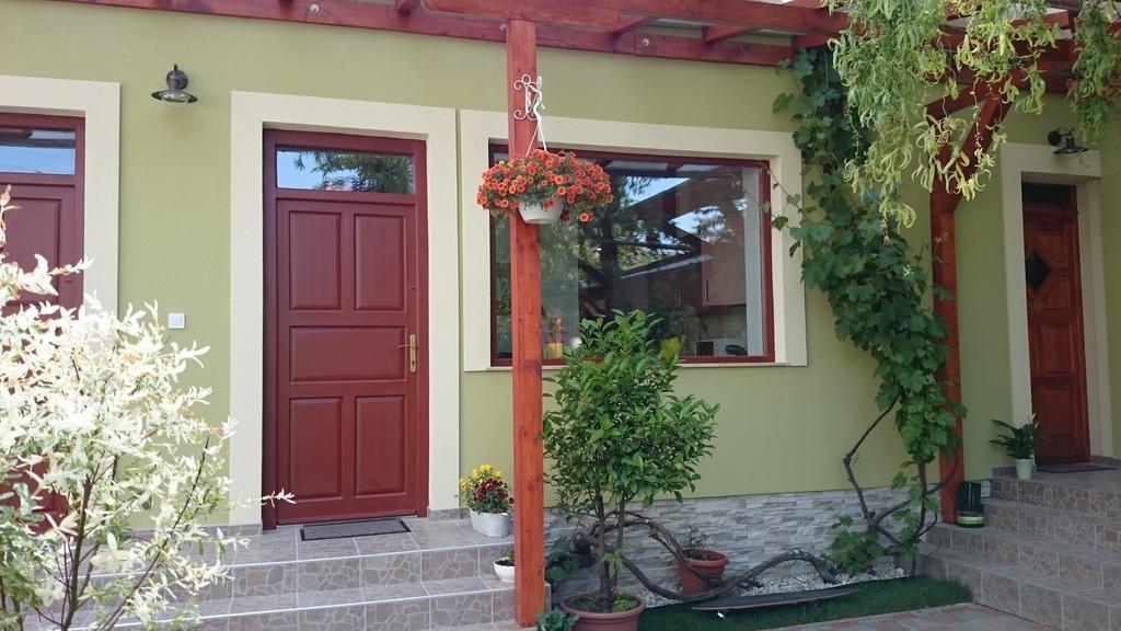 Diána Apartmanház Keszthely Esterno foto